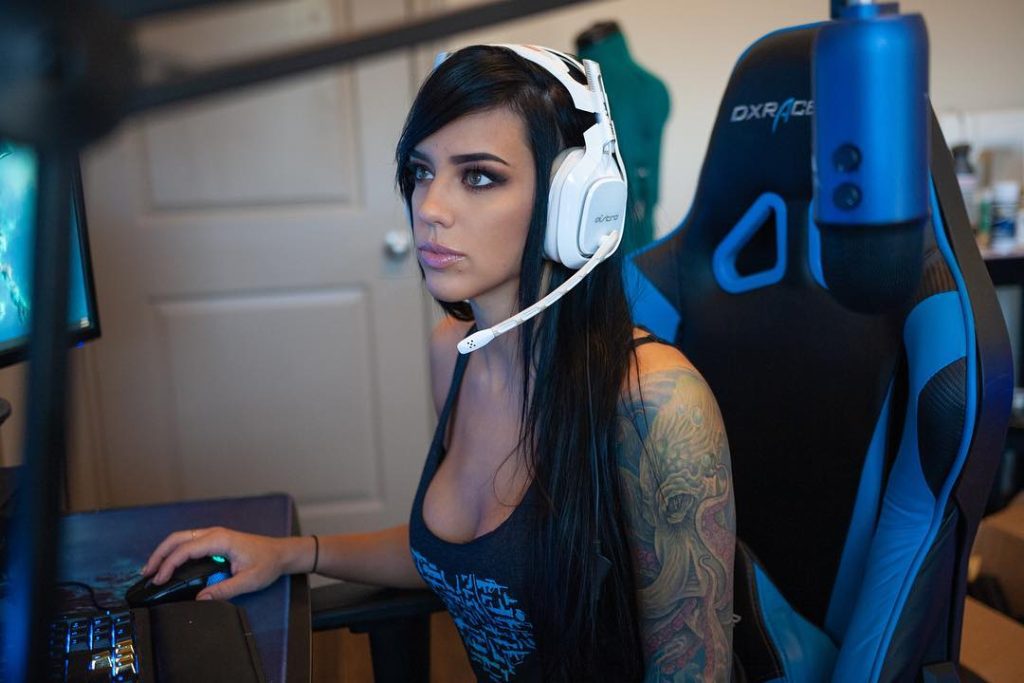 Alex Zedra is also very popular in the online gaming community.