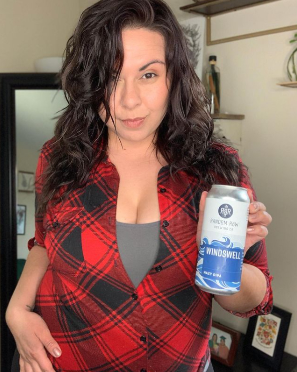 Chelsea, aka @21stamendmentgirl, reviewing Windswell IPA Chelsea, aka @21stamendmentgirl, reviewing Windswell IPA